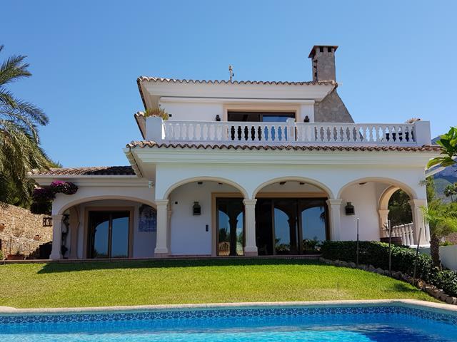 gepflegte-villa-mit-privatem-pool-in-guter-lage-in-denia-an-der-costa-blanca
