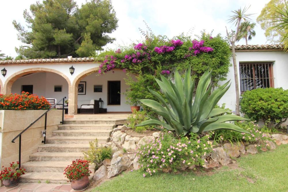 charmante-villa-mit-pool-meerblick-und-separatem-gaestehaus-in-javea-an-der-costa-blanca