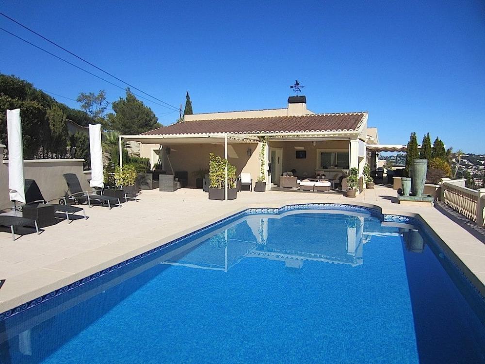 grosse-villa-mit-5-schlafzimmer-pool-und-herrlichem-panoramablick-auf-das-meer-in-benissa-costa-spanien