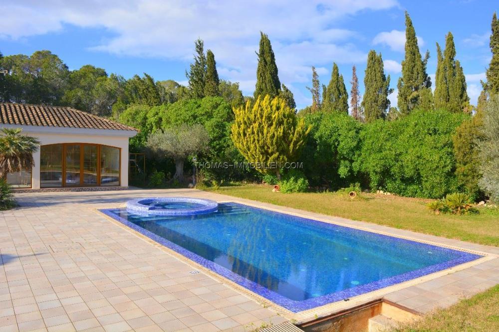 finca-mit-viel-platz-fuer-die-ganze-familie-bestehend-aus-3-schlafzimmer-privatem-pool-auf-einem-15-500-m2-grossen-grundstueck-in-marratxi-auf-mallorca