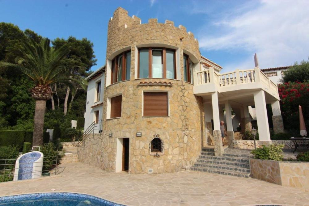 einzigartige-villa-mit-gaestewohnung-pool-und-meerblick-in-javea-an-der-costa-blanca