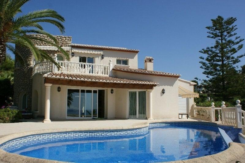 aussergewoehnliche-villa-in-erster-linie-mit-spektakulaerer-aussicht-pool-und-garage-in-benissa-costa-spanien
