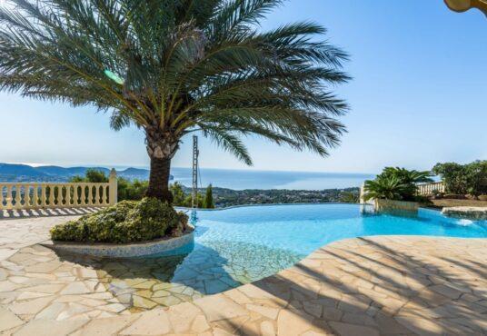 luxurioese-meerblick-villa-mit-pool-und-garage-in-moraira-an-der-costa-blanca