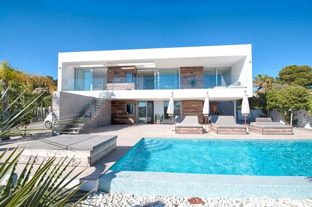 tolle-moderne-villa-mit-pool-und-meerblick-in-moraira-an-der-costa-blanca