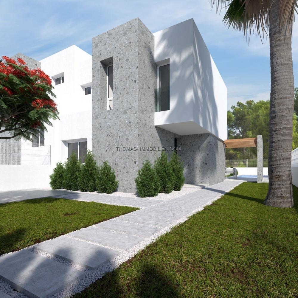 im-bau-bedinfliche-villa-mit-pool-und-garten-in-finestrat-an-der-costa-blanca