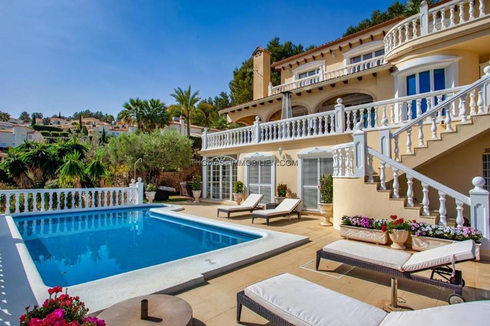 luxurioese-villa-mit-6-schlafzimmer-und-einen-atemberaubenden-bergblick-in-denia-an-der-costa-blanca