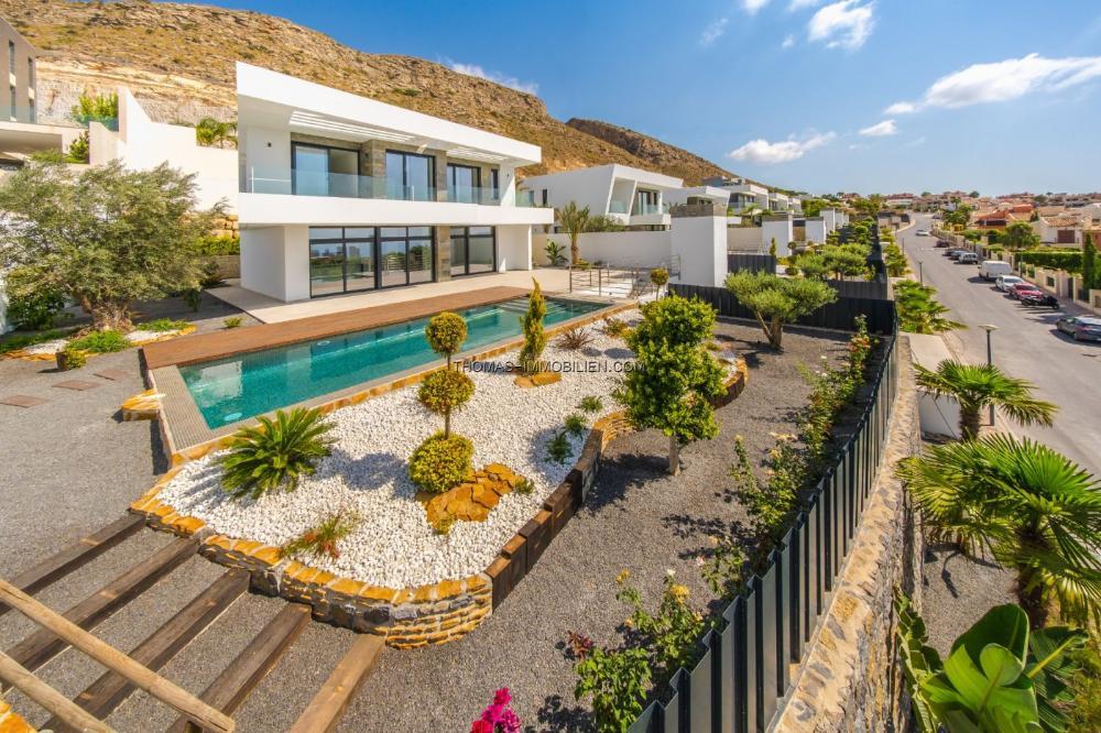 grosszuegige-sehr-moderne-neubau-villa-in-guter-lage-in-finestrat-an-der-costa-blanca