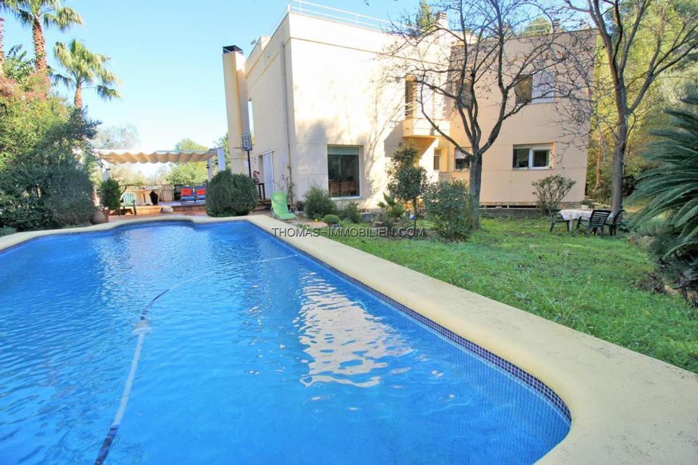 moderne-sehr-lichtdurchlaessige-villa-mit-pool-in-der-naehe-von-denia-an-der-costa-blanca