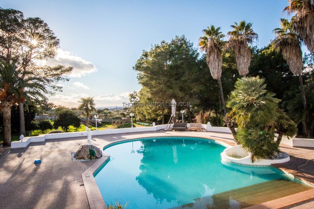geraeumige-und-attraktive-villa-mit-pool-in-playa-de-palma-auf-mallorca