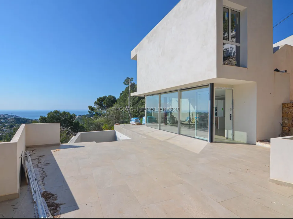 neu-gebaute-moderne-designvilla-mit-panoramablick-auf-das-meer-in-benissa-costa-an-der-costa-blanca