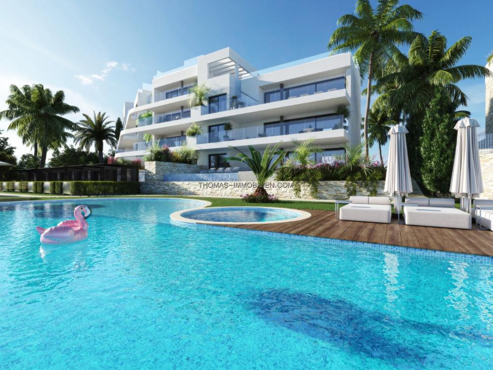 neue-wohnanlage-besteht-aus-15-luxuswohnungen-mit-grossen-terrassen-und-blick-auf-die-umliegende-gruenflaeche-in-orihuela-costa-spanien