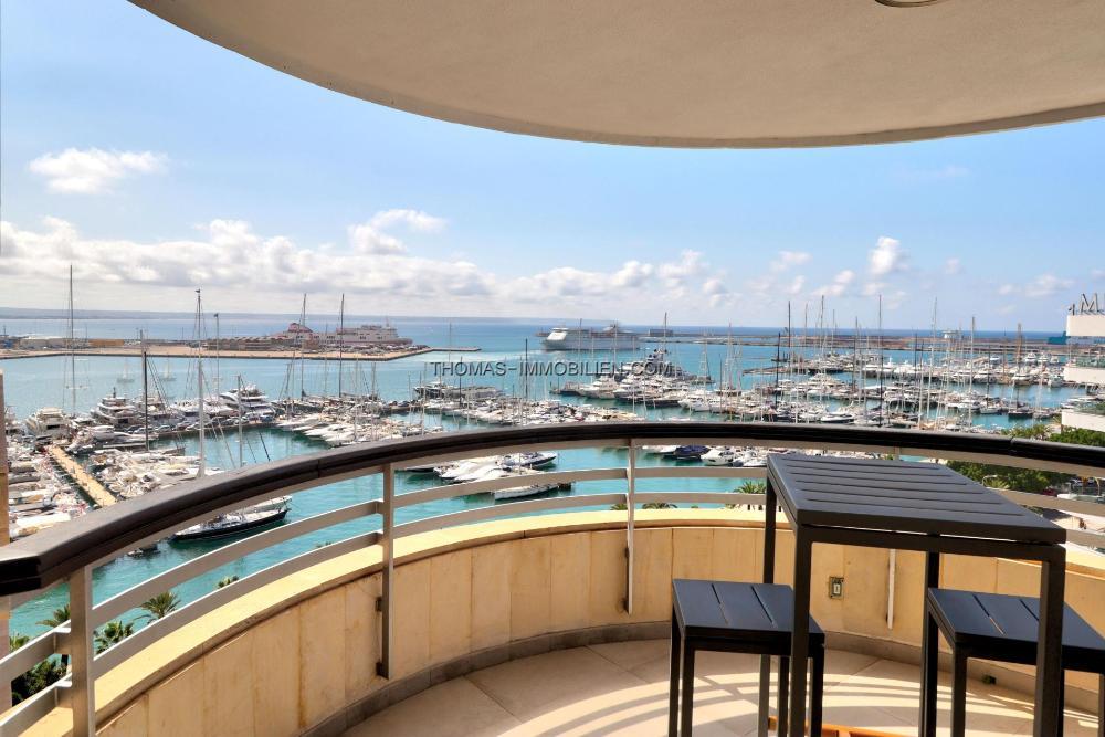 grosszuegiges-und-elegantes-apartment-mit-balkon-und-herrlicher-aussicht-in-palma-auf-den-balearen-spanien