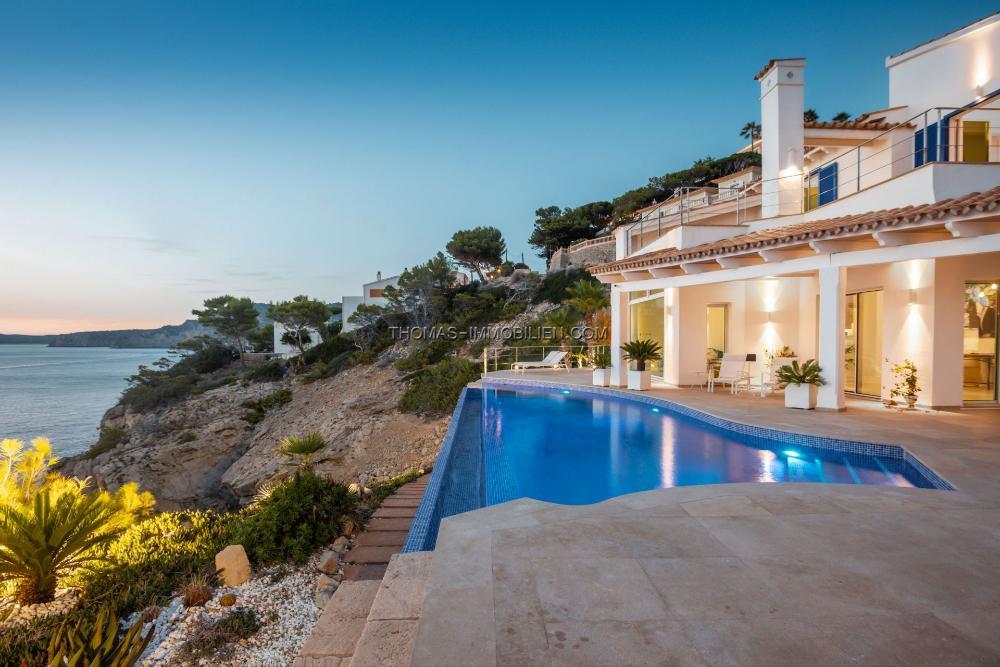 exklusive-villa-auf-einer-klippe-mit-fantastischer-aussicht-in-port-d-andratx-auf-mallorca