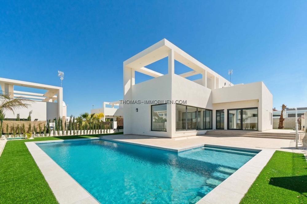 wunderschoene-neue-villa-im-modernen-stil-mit-fantastischem-pool-in-benijofar-spanien