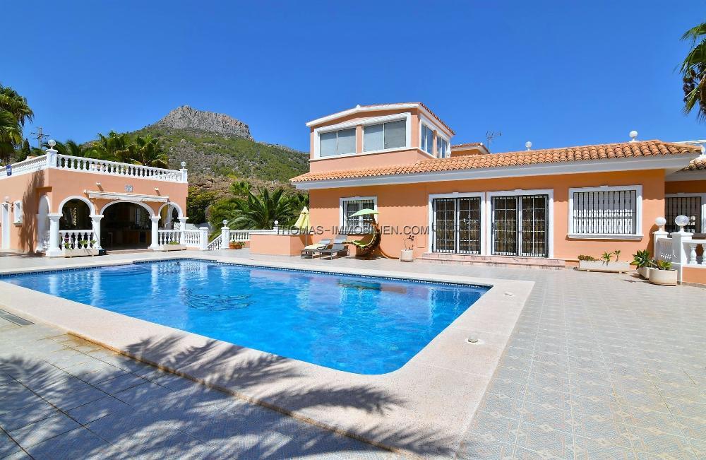 prestigetraechtige-villa-mit-einen-fantastischen-blick-ueber-das-meer-in-calpe-an-der-costa-blanca