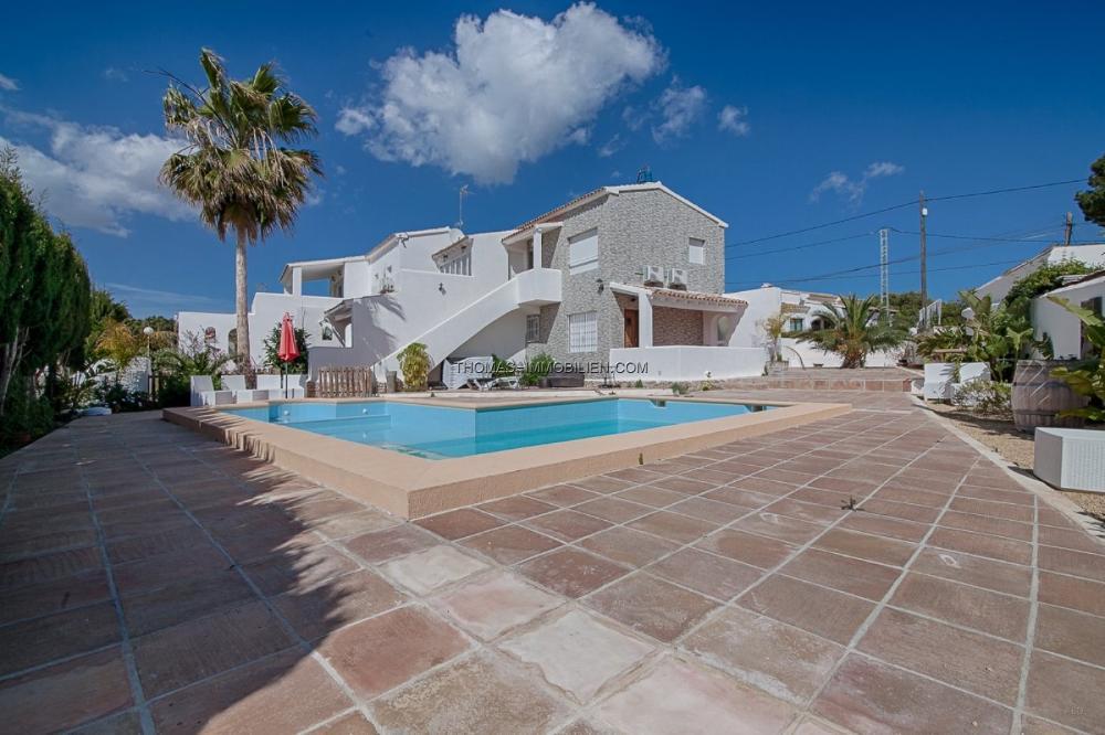 investionsmoeglichkeit-renovierte-villa-bestehend-aus-5-apartment-mit-pool-und-meerblick-in-calpe-an-der-costa-blanca