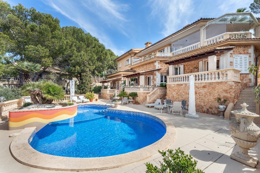 villa-mit-pool-garten-und-terrassen-in-costa-de-la-calma-auf-mallorca
