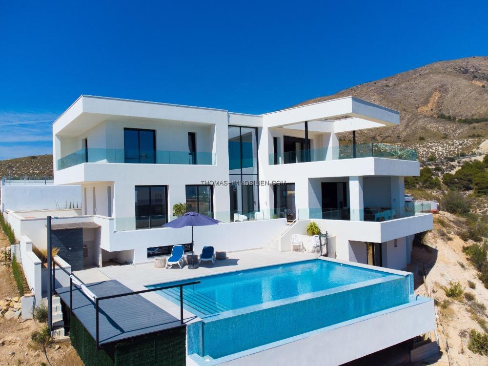 fantastische-helle-neubau-villa-mit-pool-in-finestrat-an-der-costa-blanca