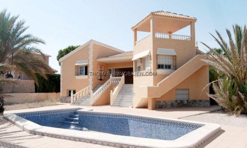 luxusvilla-nur-wenige-meter-vom-meer-entfernt-in-la-manga-del-mar-menor-spanien