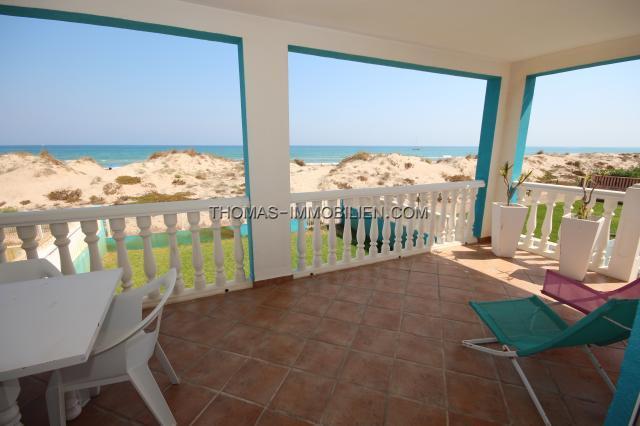 strandvilla-mit-pool-und-2-wohnungen-6-schlafzimmer-direkter-zugang-zum-duenenstrand-von-oliva