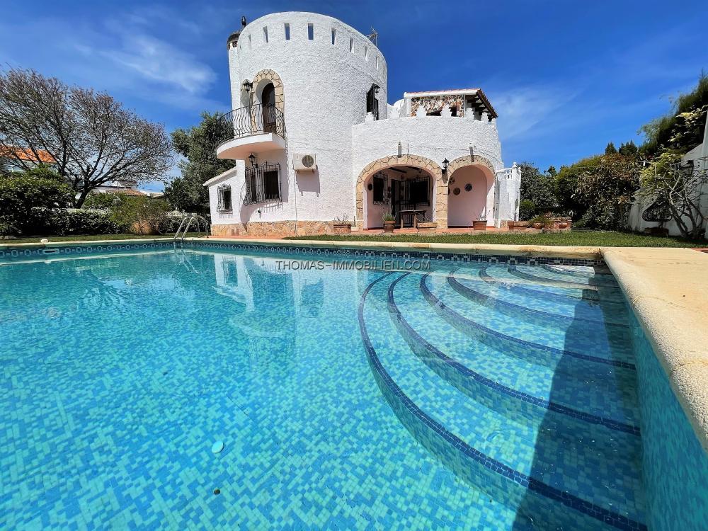 gepflegte-strandvilla-nur-200-meter-vom-meer-entfernt-in-denia-an-der-costa-blanca