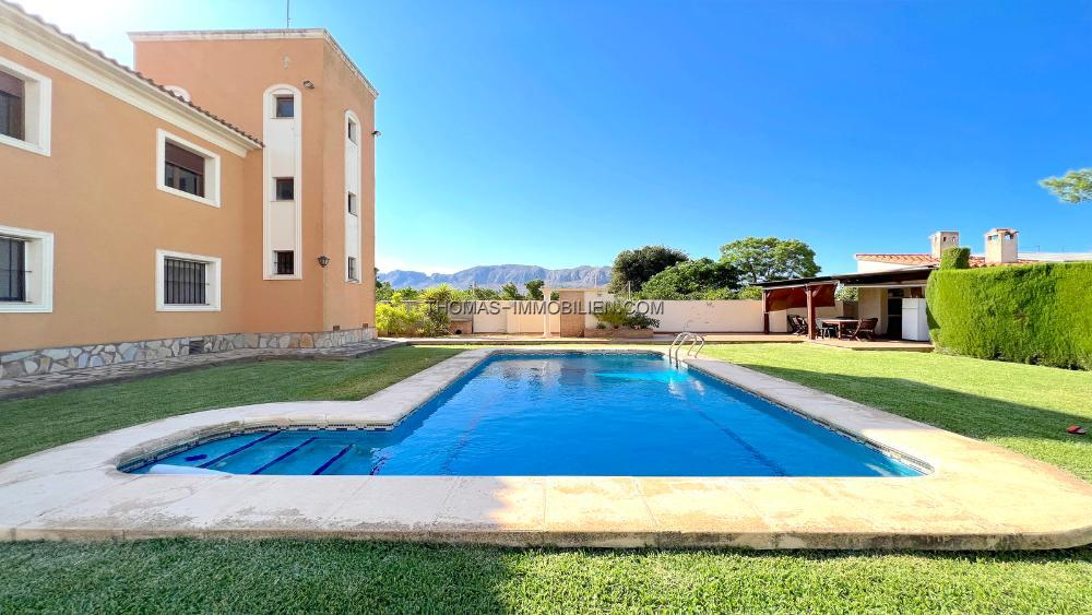 4-schlafzimmer-villa-mit-xxl-grosser-sonnenterasse-grosser-pool-bbq-haus-mit-einer-sommerkueche-garten-mit-obstbaeumen