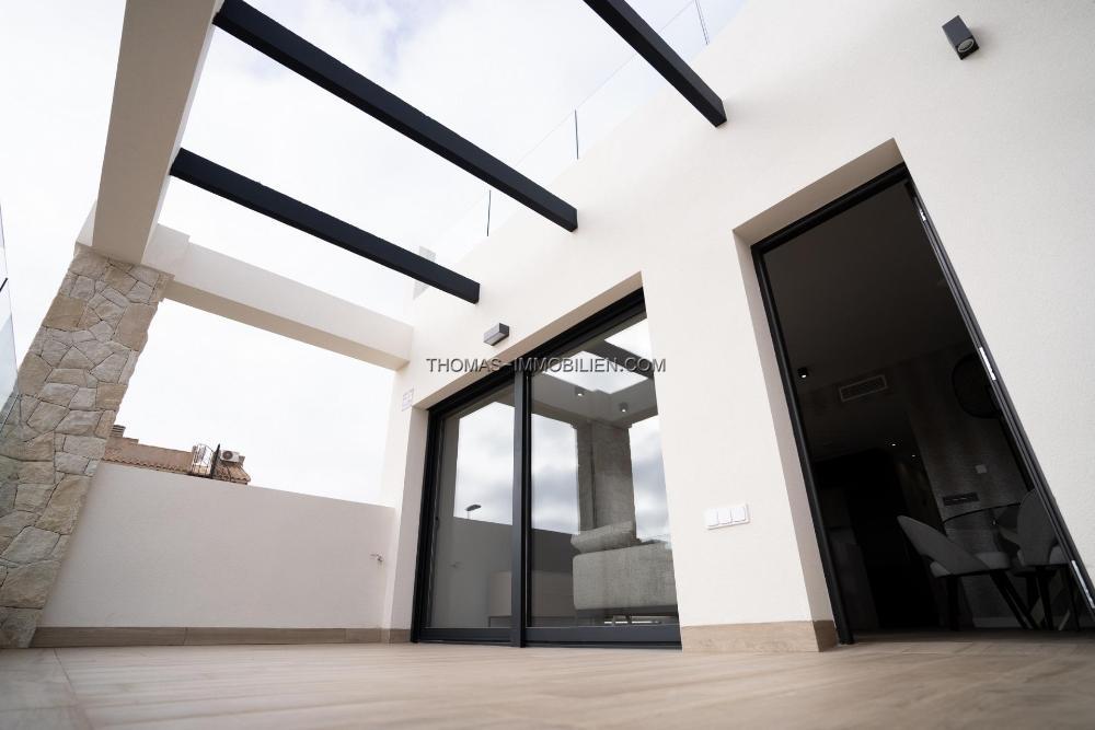 neubau-wohnanlage-mit-bungalow-apartments-und-stadthaeusern-in-orihuela-costa-spanien