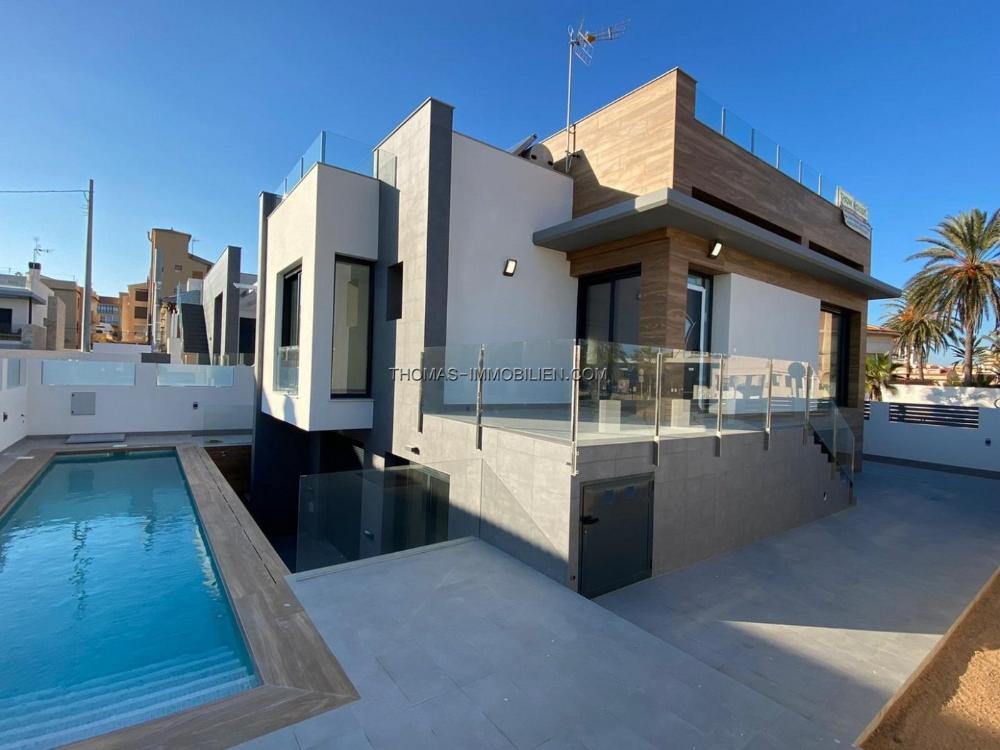 fantastische-mediterrane-villa-mit-herrlicherm-meerblick-in-torrevieja-spanien