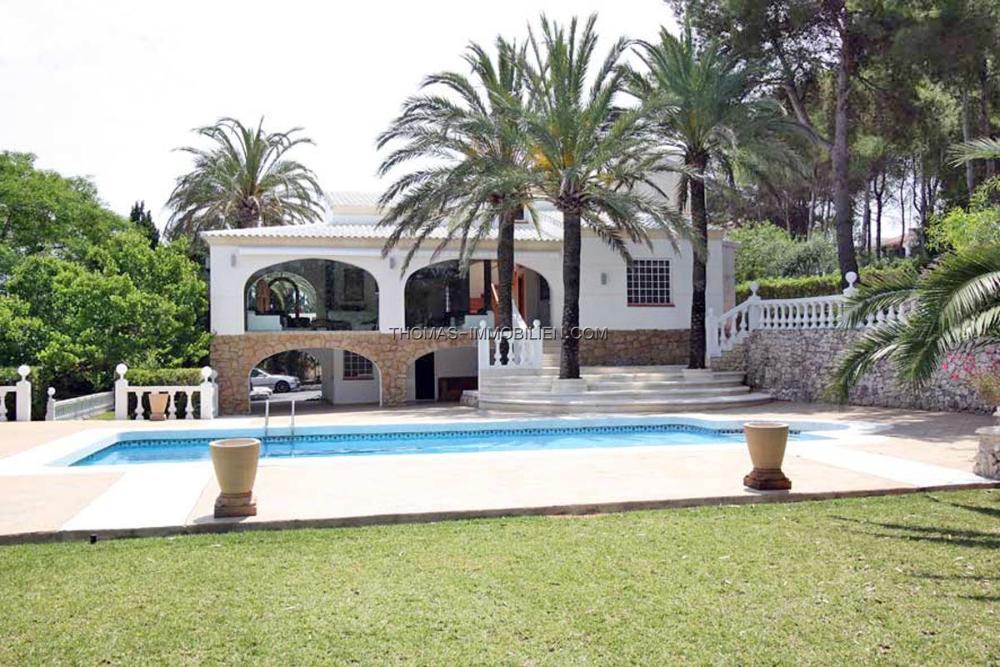beeindruckende-villa-mit-pool-in-der-naehe-des-strandes-arenal-in-javea-an-der-costa-blanca
