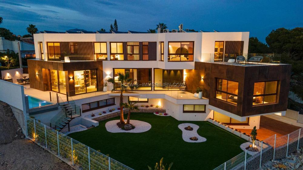neu-gebaute-luxusvilla-zwischen-dem-meer-und-den-bergen-in-benidorm-an-der-costa-blanca