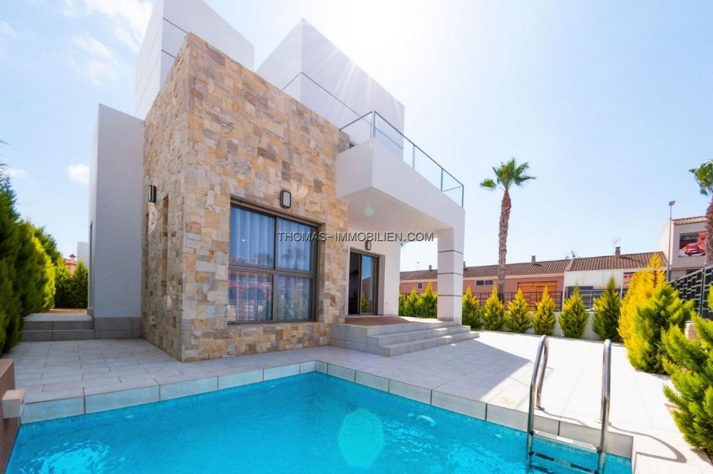 schoene-neubau-villa-in-los-alcazares-spanien