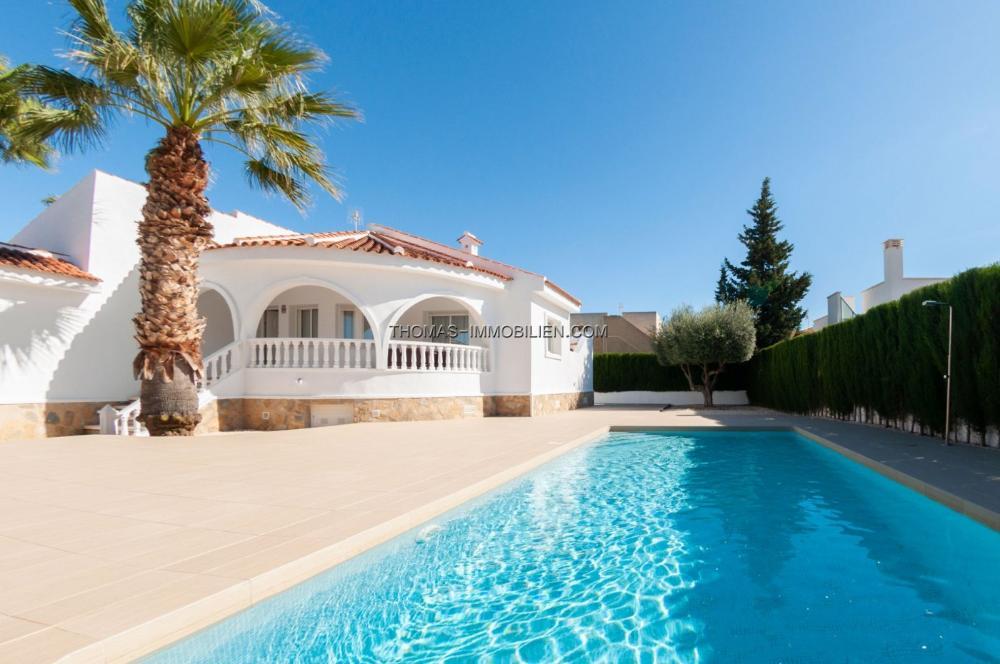 neue-spektakulaere-villa-im-klassischen-mediterranen-stil-mit-privatem-pool-in-rojales-spanien