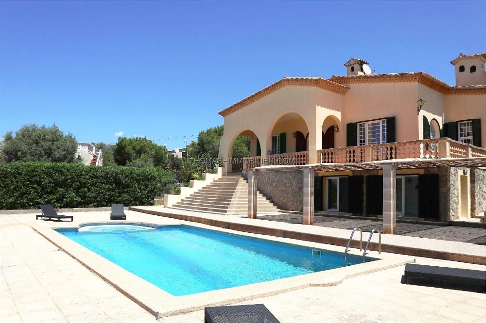 elegante-freistehende-villa-mit-pool-tennisplatz-und-privatem-garten-in-sa-cabaneta-auf-mallorca