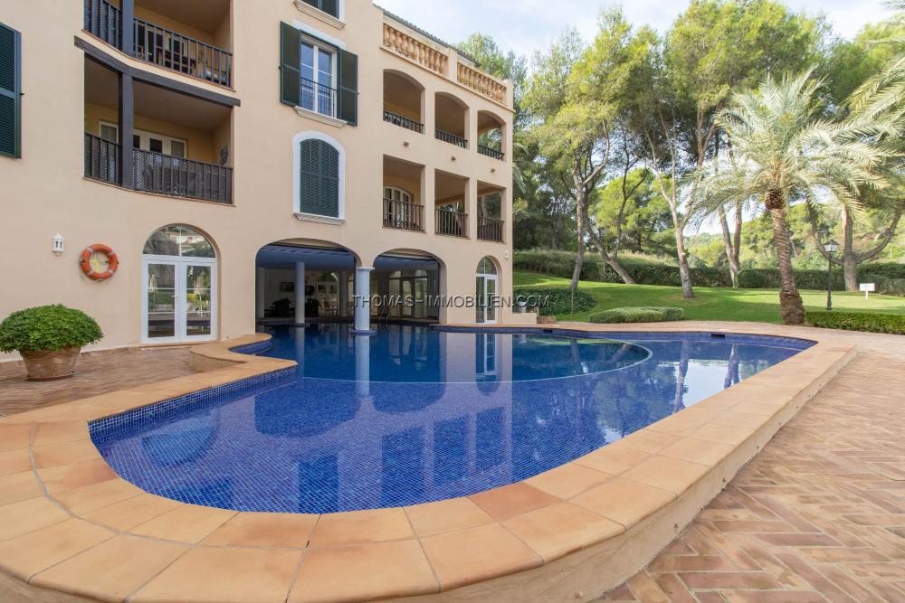 penthouse-mit-terrasse-und-schoenem-blick-auf-den-golfplatz-in-bendinat-auf-mallorca