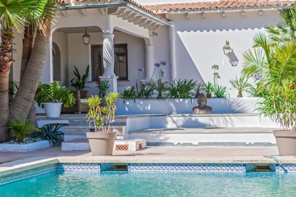 atemberaubende-6-schlafzimmer-villa-mit-privatem-pool-und-modernen-annehmlichkeiten-in-palmanova-auf-mallorca