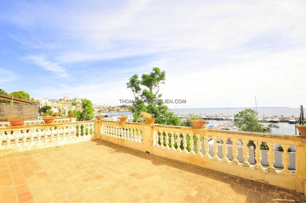 doppelhaushaelfte-in-charmanter-nachbarschaft-mit-blick-auf-den-hafen-in-palma-auf-mallorca