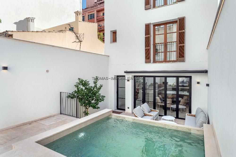 erstklassiges-stadthaus-mit-dachterrasse-und-meerblick-in-santa-catalina-auf-mallorca