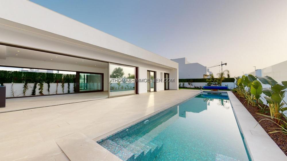 neue-villen-mit-privaten-garten-pool-und-garage-in-los-alcazares-spanien