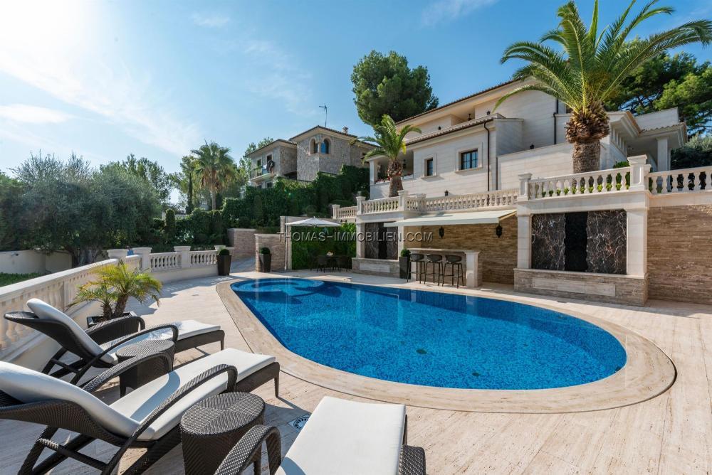 komplett-renovierte-villa-mit-grossen-salzwasserpool-und-meerblick-in-peguera-auf-mallorca