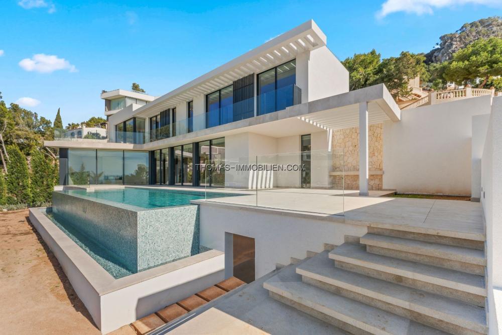 neu-fertiggestellte-villa-mit-pool-und-viel-platz-in-cala-llamp-auf-mallorca
