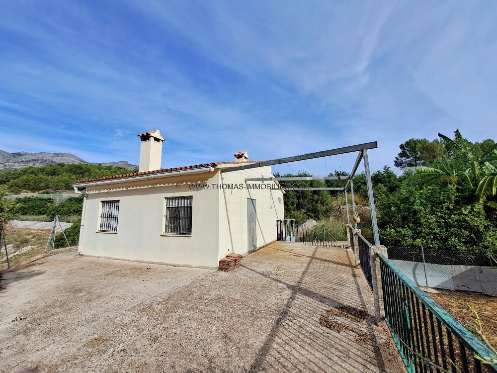 landhaus-auf-einem-grossen-grundstueck-in-einer-wunderschoenen-laendlichen-umgebung-in-orba-an-der-costa-blanca