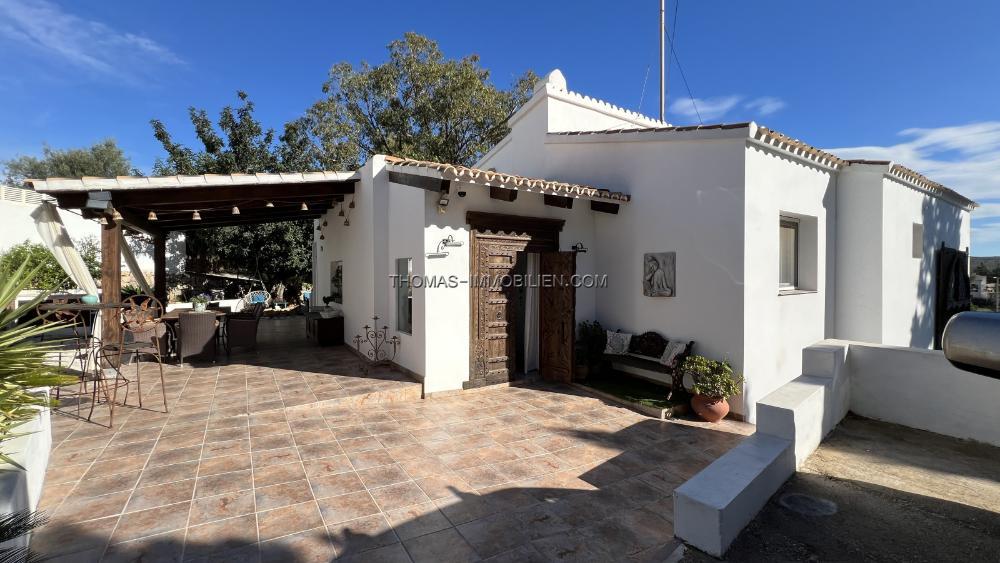 schoen-renovierte-3-schlafzimmer-villa-mit-neuem-privatpool-in-bevorzugtem-wohngebiet-in-denia-spanien