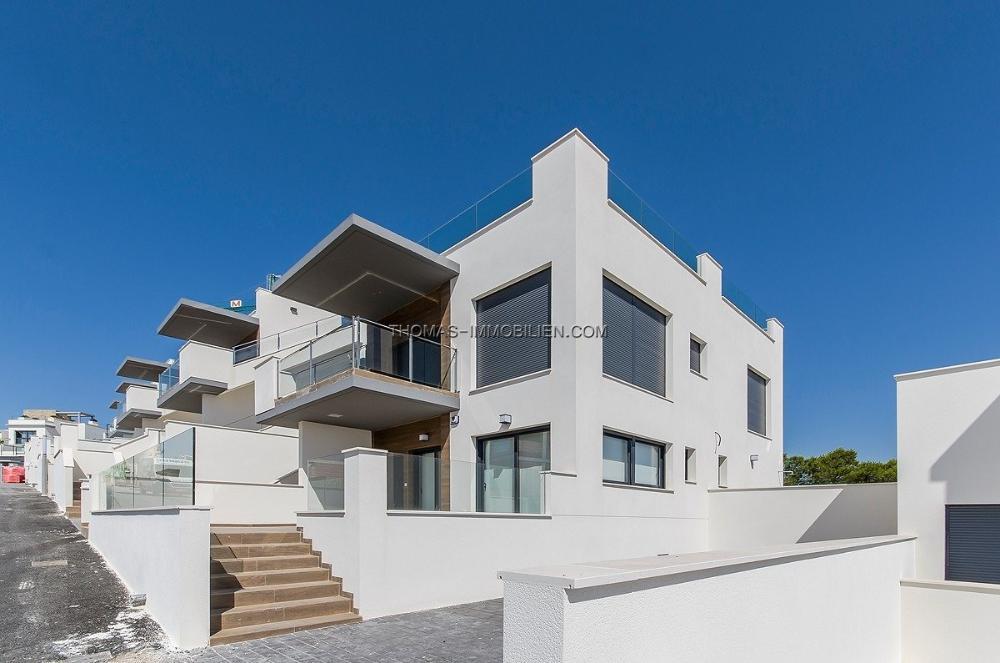 neubau-einer-wohnanlage-mit-unabhaengigen-villen-und-design-bungalows-in-san-miguel-de-salinas-spanien