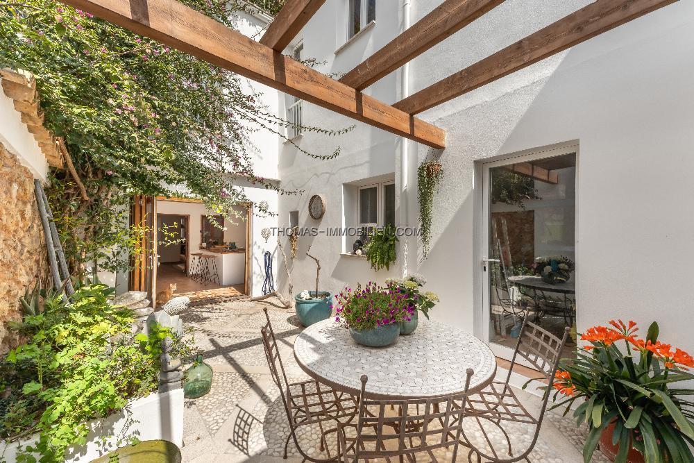 charismatisches-haus-mit-patio-und-dachterrasse-in-santa-maria-del-cami-auf-mallorca