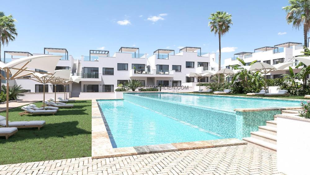 neubau-einer-anlage-mit-bungalows-und-tollen-gemeinschaftsbereichen-in-torrevieja-spanien
