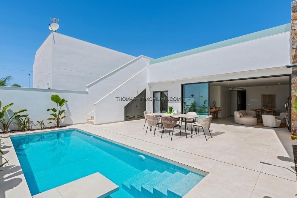 neubau-von-villen-und-stadthaeusern-in-serena-golf-los-alcazares-spanien