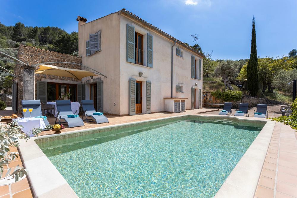schoene-finca-mit-pool-in-selva