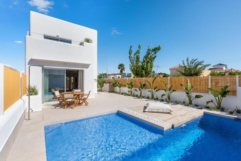 neubau-villen-im-ibiza-stil-und-mit-privatem-pool-in-los-alcazares-spanien