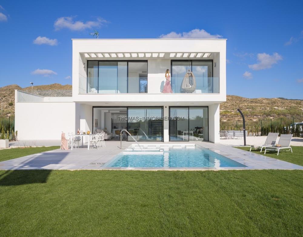neubau-einer-luxusvilla-mit-offener-kueche-3-schlafzimmern-pool-und-garten-in-banos-y-mendigo-spanien