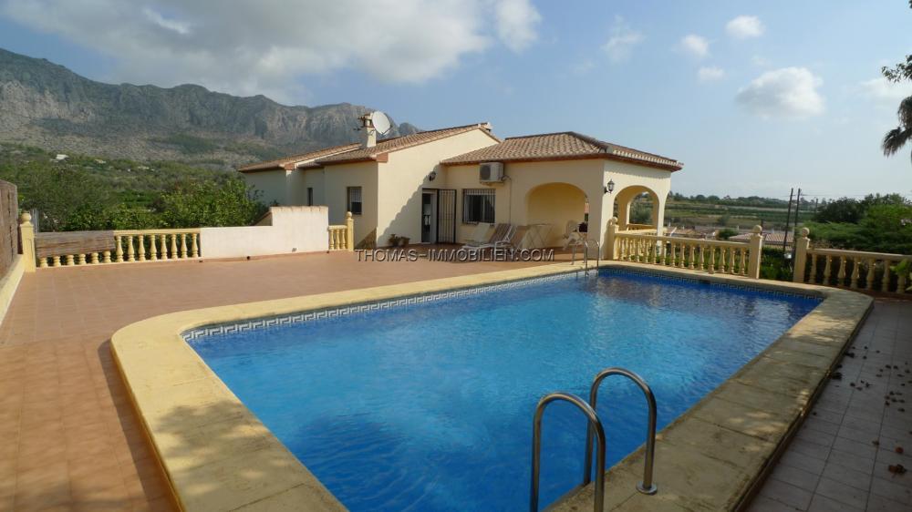 etwas-renovierungsbeduerftige-villa-in-ruhiger-lage-mit-pool-in-beniarbeig-an-der-costa-blanca